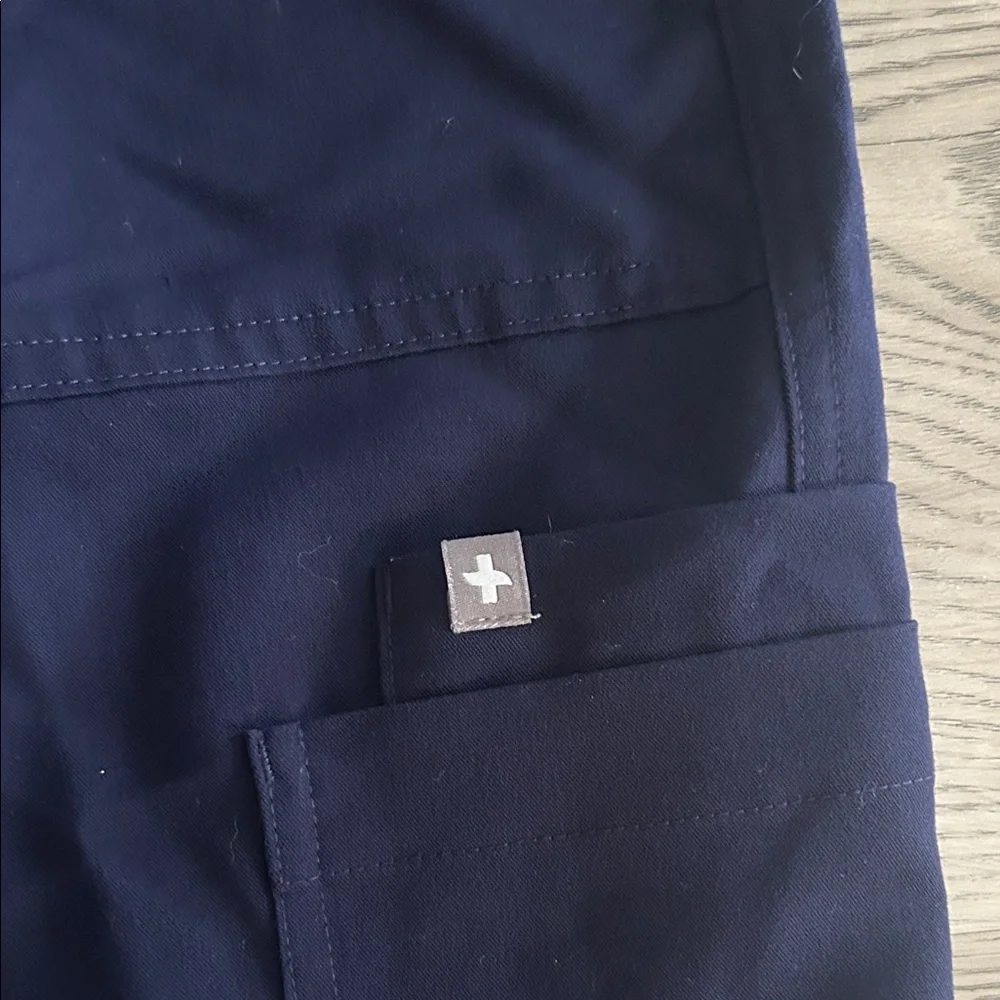Figs Navy Cairo Cargo Scrub Pants Men’s Size Medium